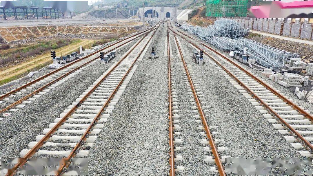 决战四季度 大干一百天 | 叙毕铁路兴文段铺轨任务全线完成_建设_工作