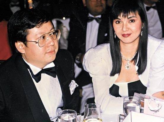 可是没想到谢玲玲却对她的这个老公爱的死心塌地,但即使谢玲玲这样