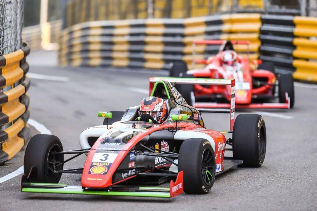 四级方程式大赛】郑颕聪于自由练习环节领先_吕景曦_赛车_谢咏霖