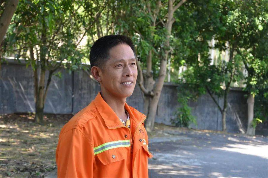 实干有为的南安码头公路站长刘培发_挖掘机_路面_路段