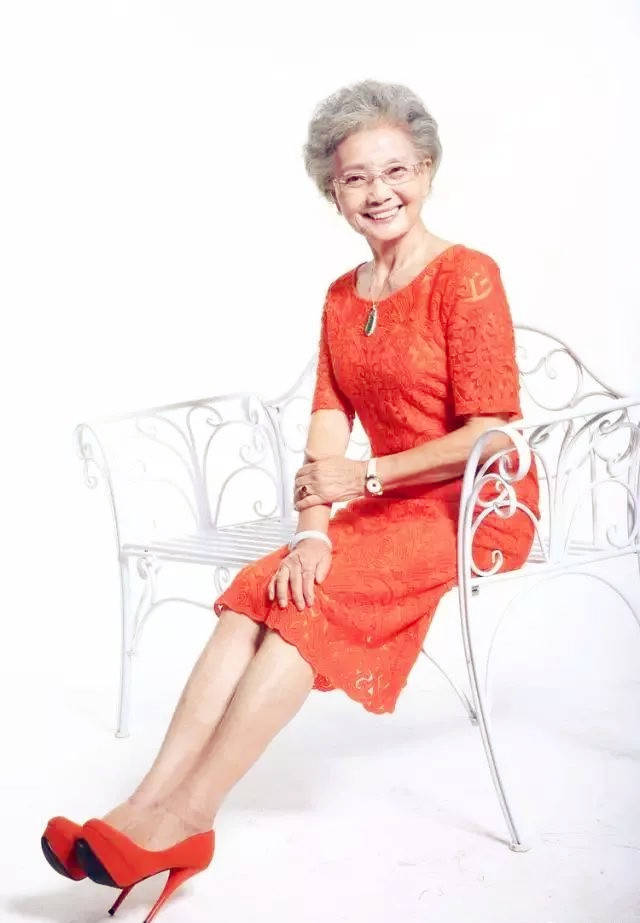 92岁时髦奶奶盛瑞玲:忙着优雅,忘记年龄,原来60岁才是起点_老年人