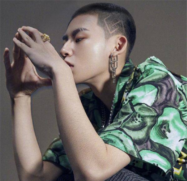 npc成员集体寸头,蔡徐坤清秀,看到范丞丞:这谁扛得住_实力_组合