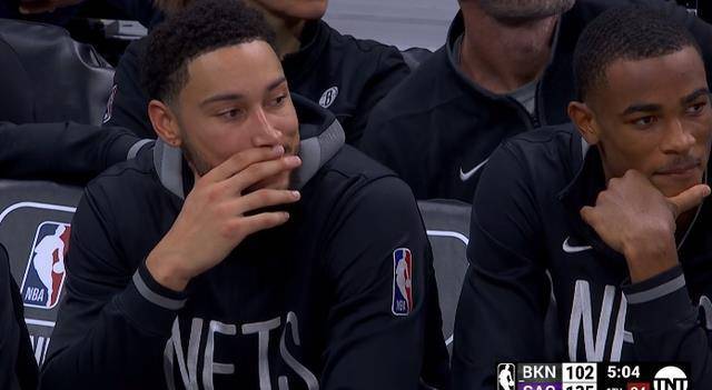 杜兰特提前一节投降:篮网耻辱惨败kd表情沮丧西蒙斯却露出笑容_国王