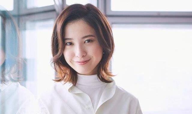 脑袋磕地上鼻子出血,被救护车紧急送医_吉高由里子_因为_热播