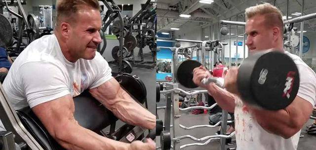 52岁的冈特施莱坎普,炫耀巨大的肱二头肌,是否将要复出?