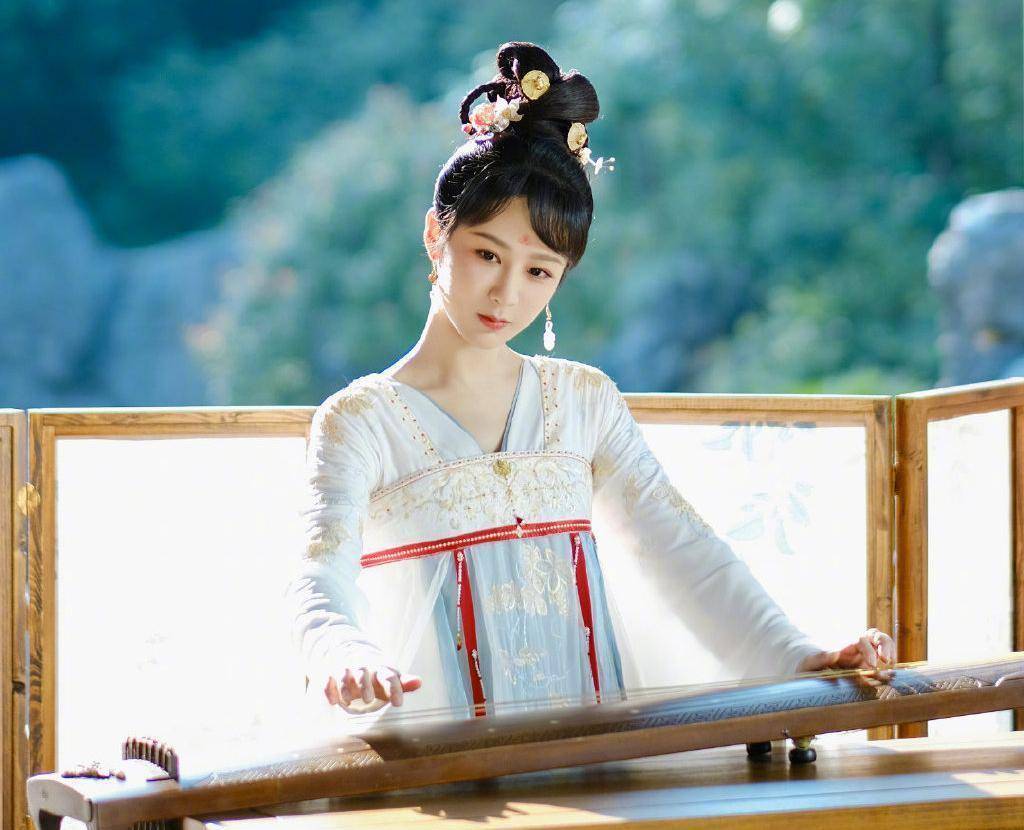 如何评价《长相思》中，小夭在梅林被虐杀后玱玹、涂山璟和相柳的反应？的简单介绍-第2张图片-鲸幼网