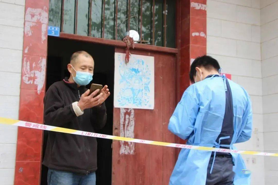 2022年11月16日,云梦县曾店镇卫生院医务人员来到朱桥村,为一