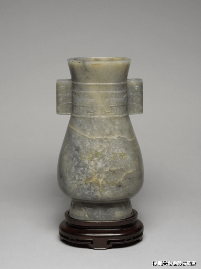 中国美術品、青瓷貫耳瓶、宋代官窑。美品貴重珍品。 中国美術品、青瓷貫耳瓶、宋代官窑。美品貴重珍品。