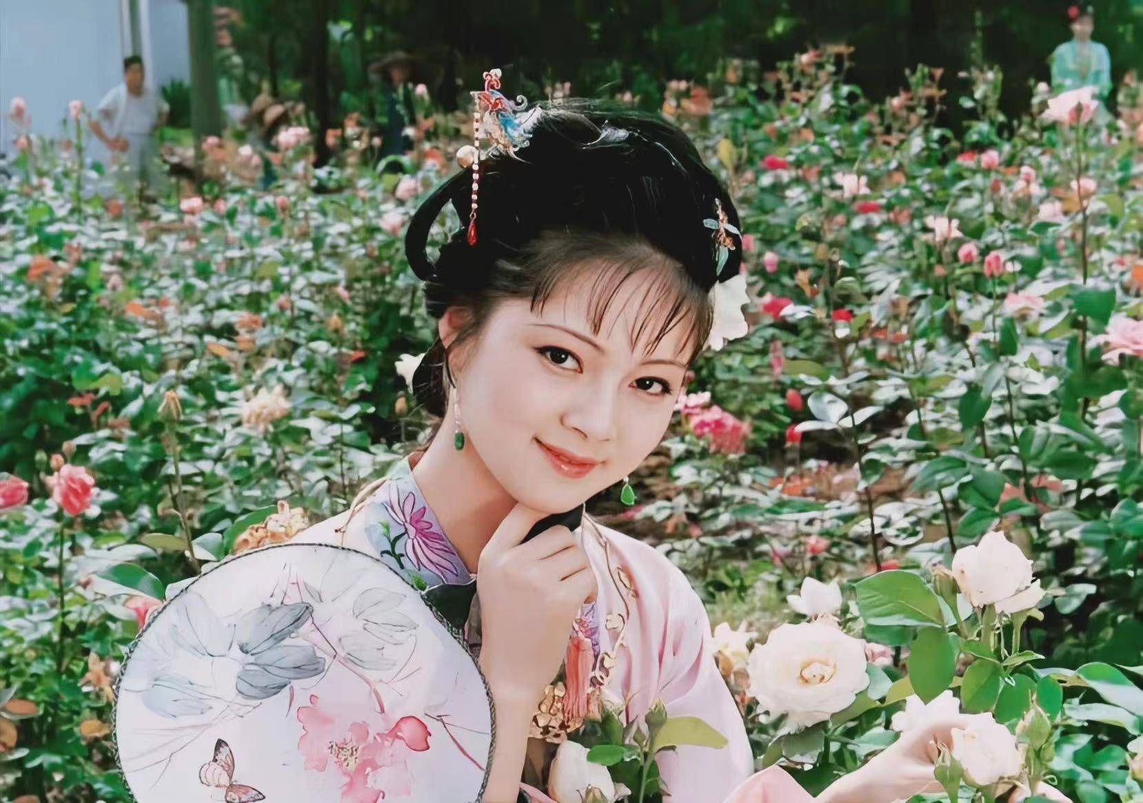 薛宝钗张莉定居加拿大庆57岁!