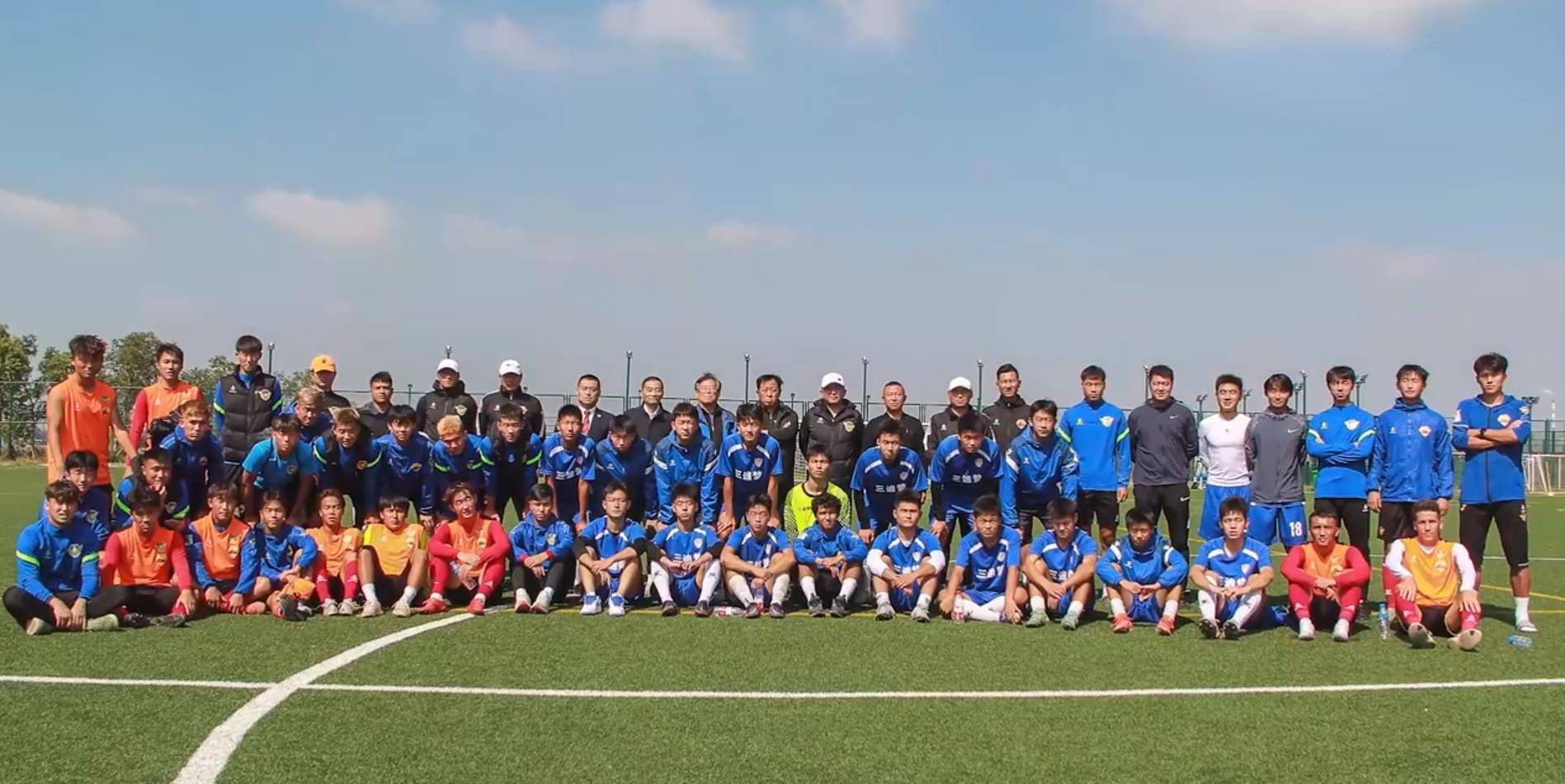 图源:西部决策网姚军介绍球员的选拔标准是有职业经历的,球队一周10训