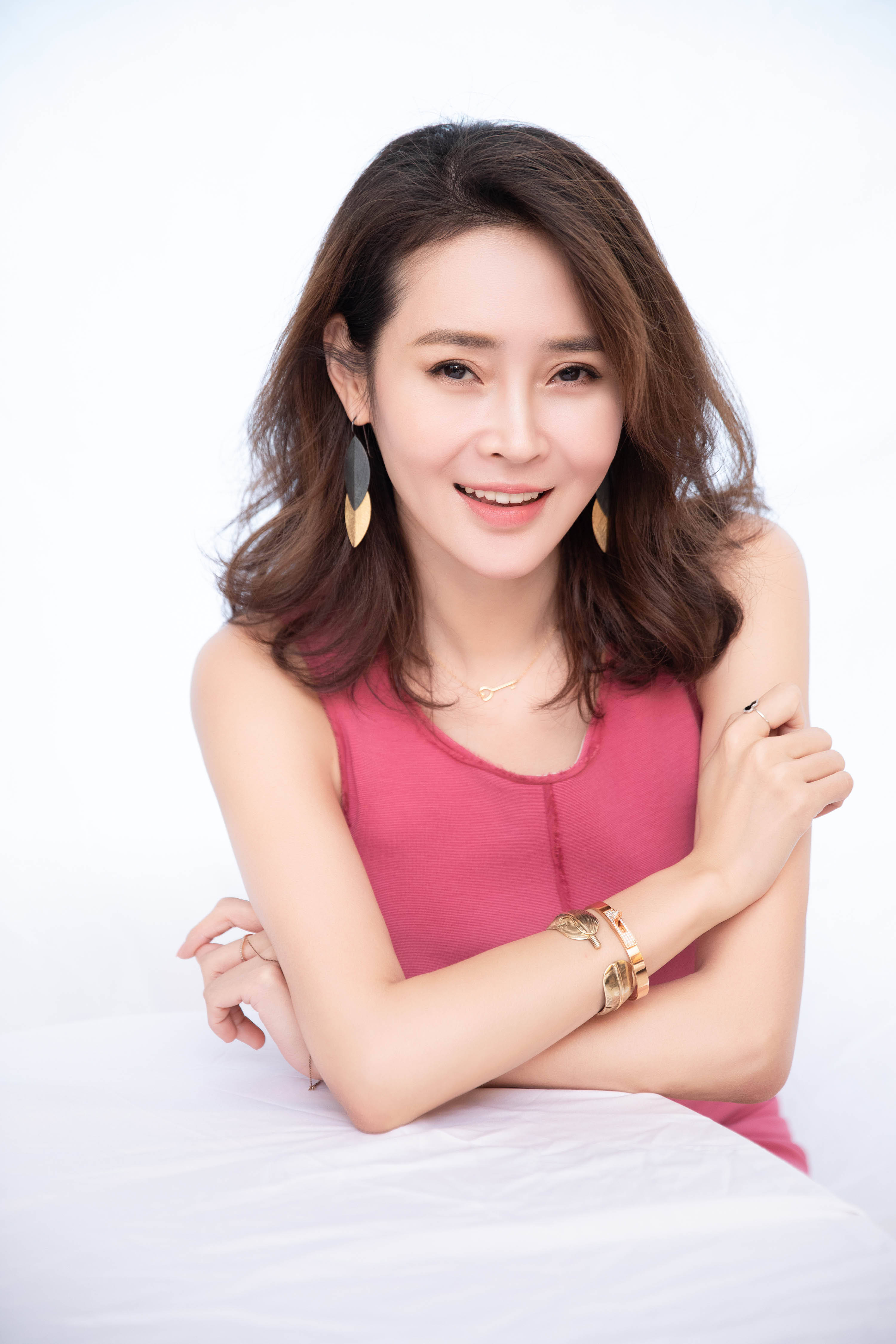 大家有看过于明加出演的影视剧吗?