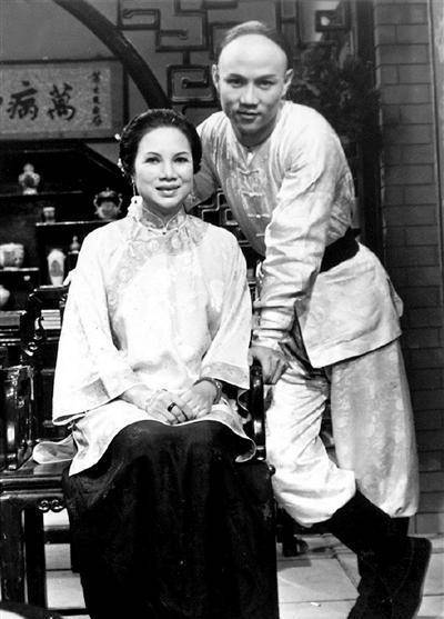 梁舜燕今日设灵 彩色遗照选用tvb剧集《黄金有罪》剧照_奶奶_李克勤