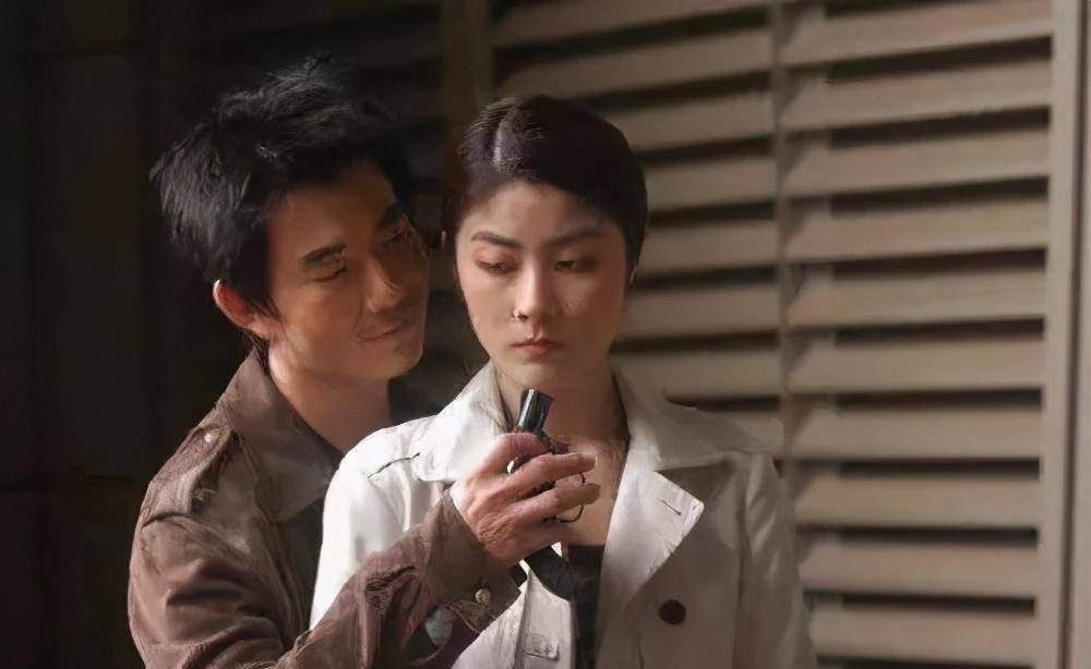 2004年《大事件》中的方洁霞,更让她获得长春电影节最佳女主角提名.