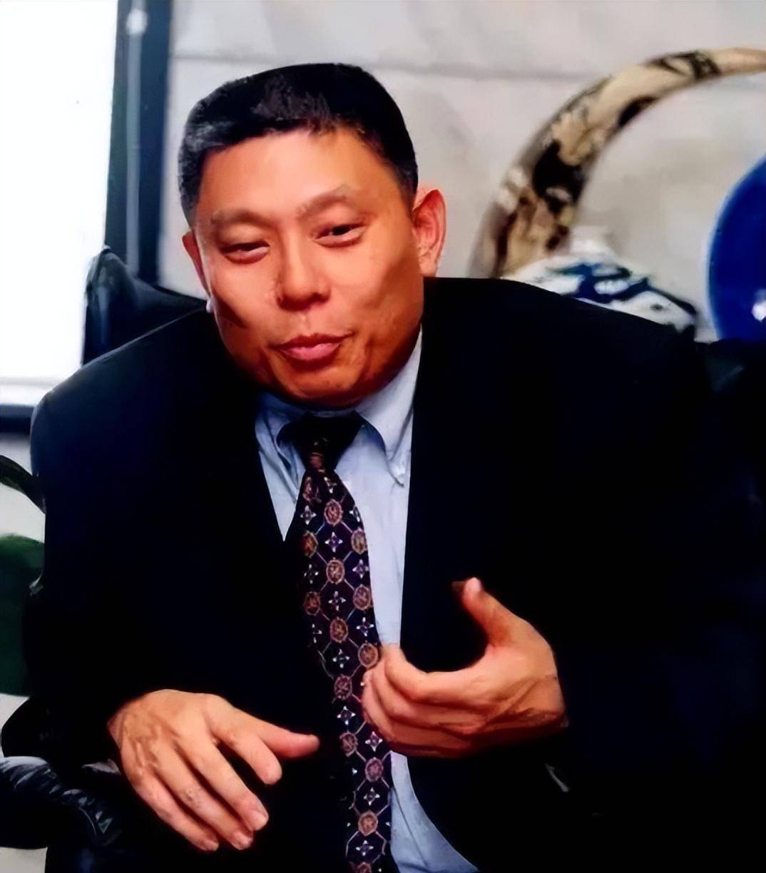 旺旺家族:老总蔡衍明奉行高学历无用论,二儿子蔡旺家靠搞笑出圈