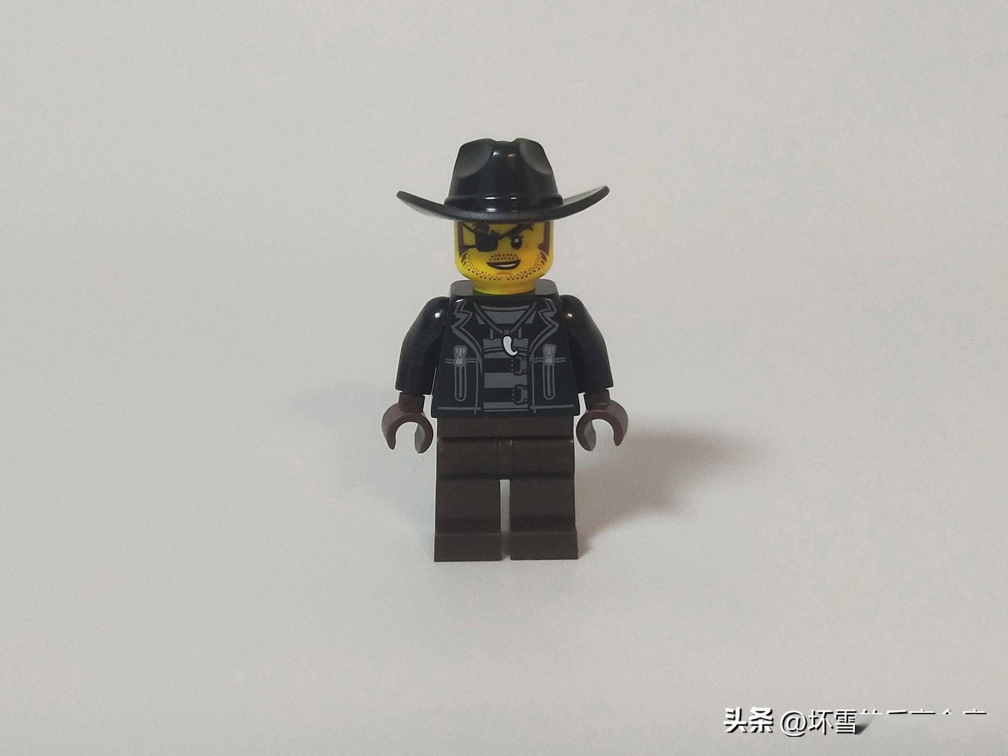 这是他第三次出现在乐高城市组套装里,之前我们介绍过的乐高套装60243