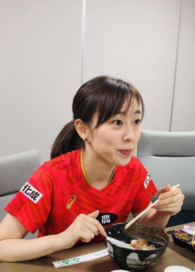 石川佳纯以新角色亮相,国乒礼物暖心_乒超_联赛_刘国梁