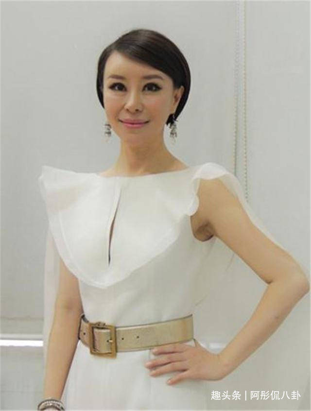 祖海人美歌甜,有作品有人气,是非常优秀的歌唱家,也许正是因为她太过