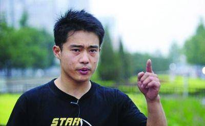 37岁乞讨冠军张尚武现状,将金牌以100元变卖,如今再度锒铛不听话_体操