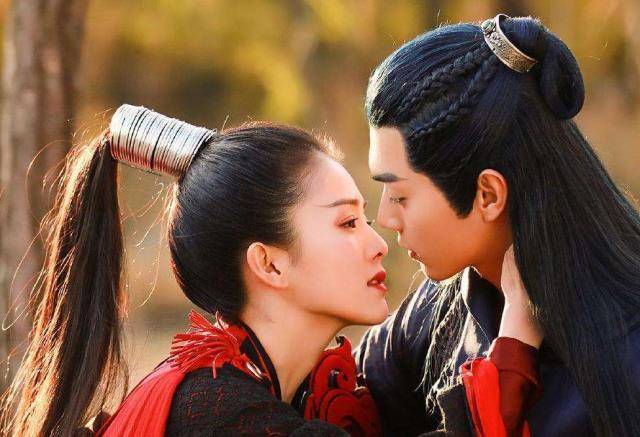 于正用许凯白鹿合照当背景,粉丝怕是要气疯,原来他才是cp粉头_发展