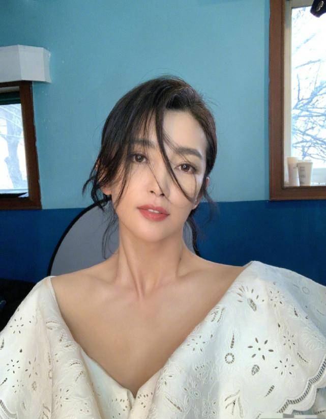 48岁李冰冰晒自拍美照,走出与小16岁男友分手阴霾,状态极好_许文_任泉