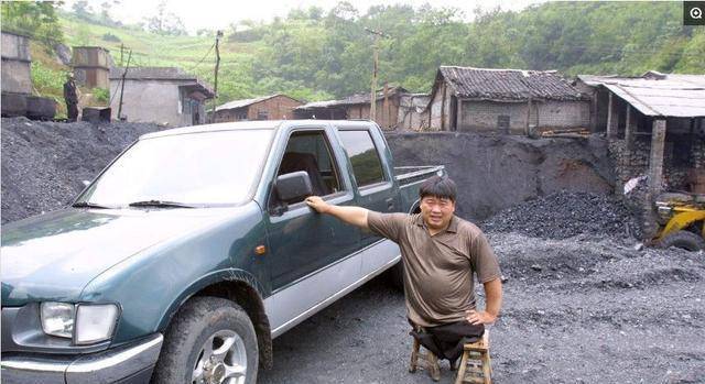 唐毅:7岁丢掉双腿,29岁靠煤矿发家后,迎娶娇美妻子回报社会_人生_时候