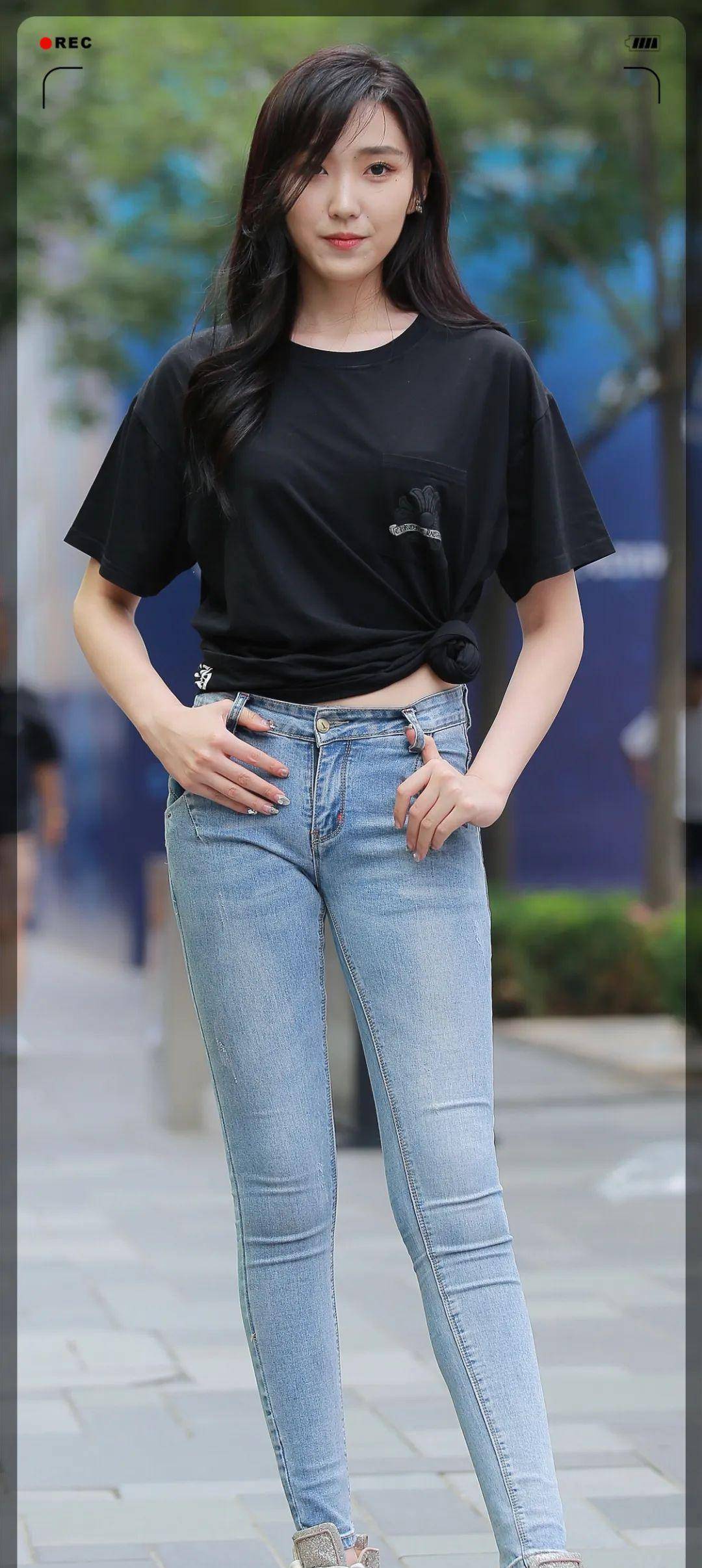 刚满18岁的少女,穿紧身牛仔裤,简直不要太美_效果_魅力_颜色