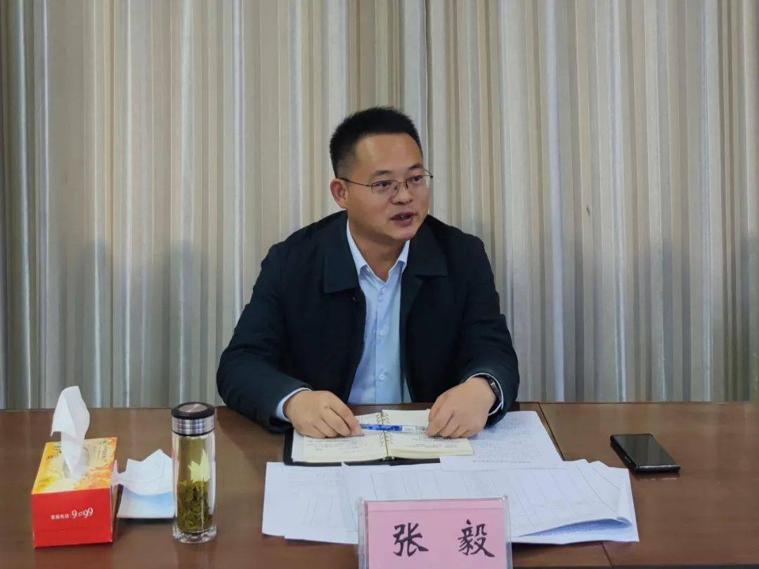 县委常委组织部部长张毅主持召开社区疫情防控工作会议