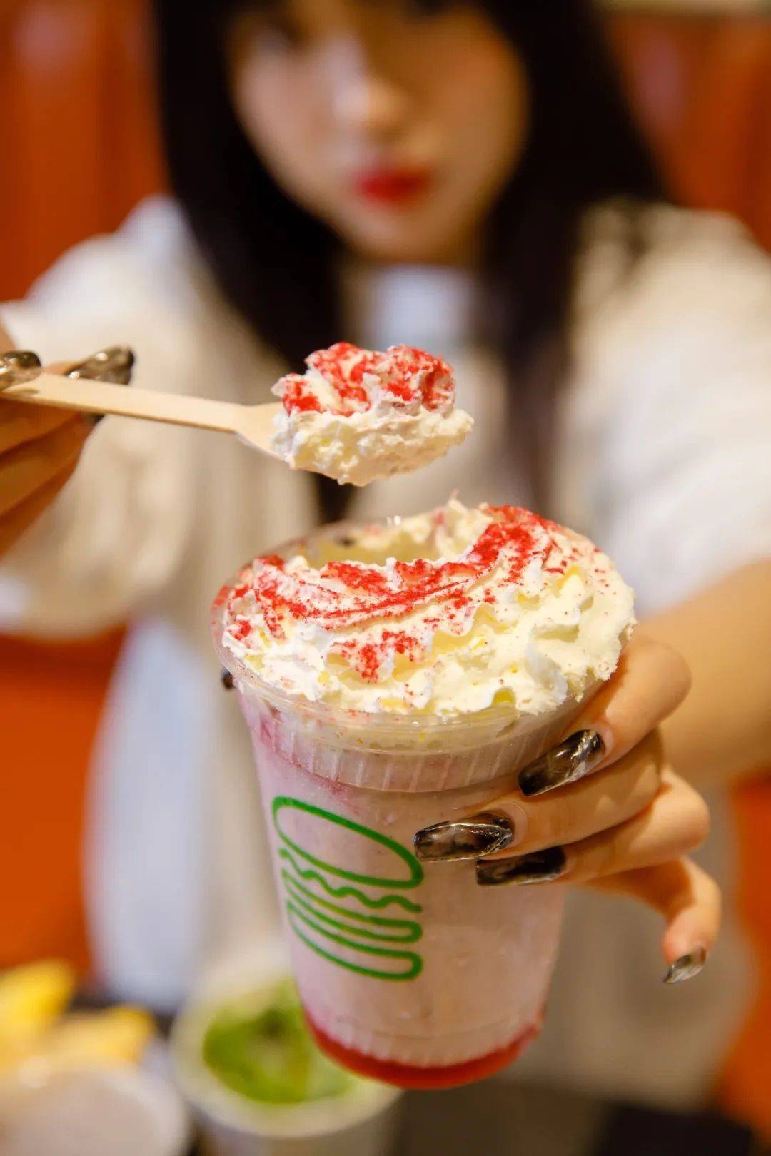首家汉堡届爱马仕shakeshack空降苏州中心金鸡湖畔掀起绿色风暴