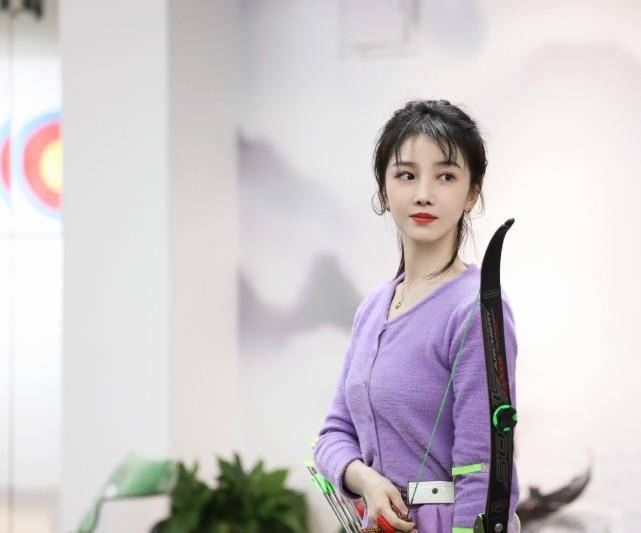 陈小纭分享回家日常,有姥姥家后院的李子葡萄,还有一双可爱的外甥外甥