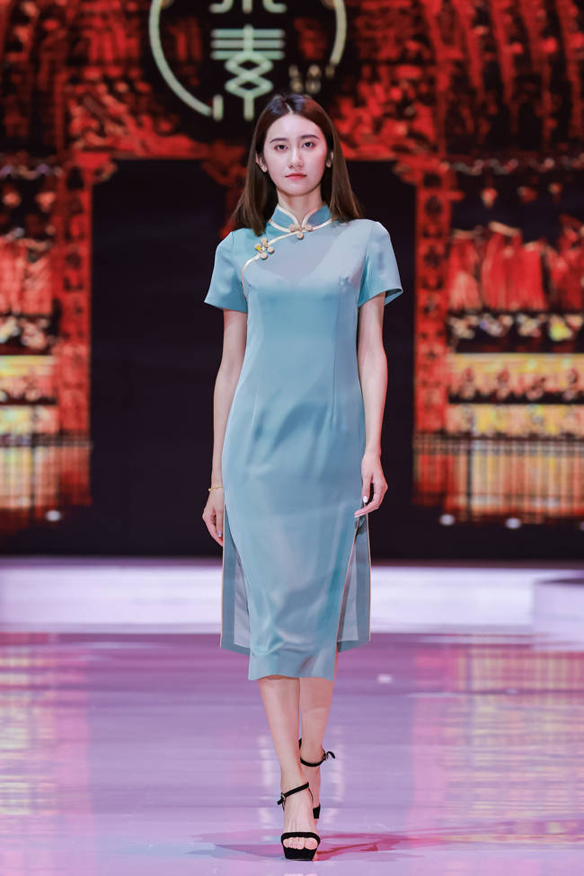 更多时尚与魅力——蓝色经典"客家衣锦"品牌发布秀_莱素_服装_旗袍