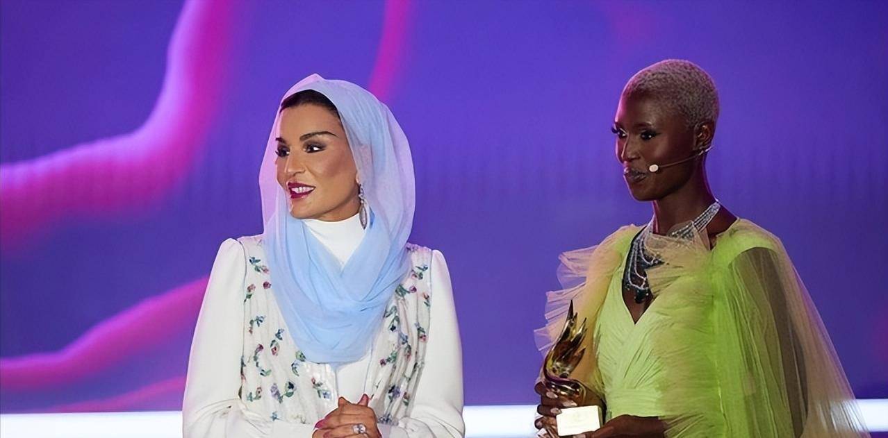 从囚犯之女到卡塔尔太后,莫扎打败两情敌上位,老国王宠了她45年