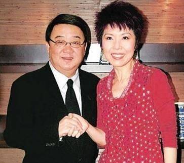 29岁和丈夫分手的关菊英,恋上女富豪后,牵手十年依旧恩爱如初_感情