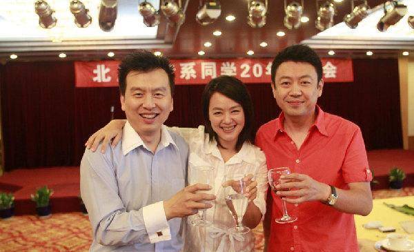 由于孙小梅与丈夫行为极其低调,丈夫的名字一直未被人所知,曾有人说