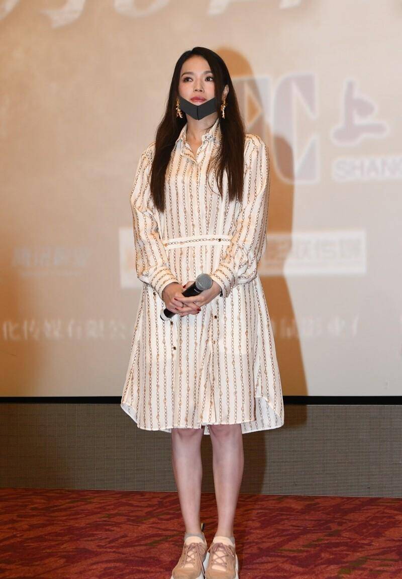 舒淇穿牛仔套装的样子太美了!