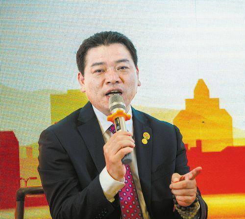 徐建刚,徐振宇的父亲(下图)这个集团,就是刚泰集团.