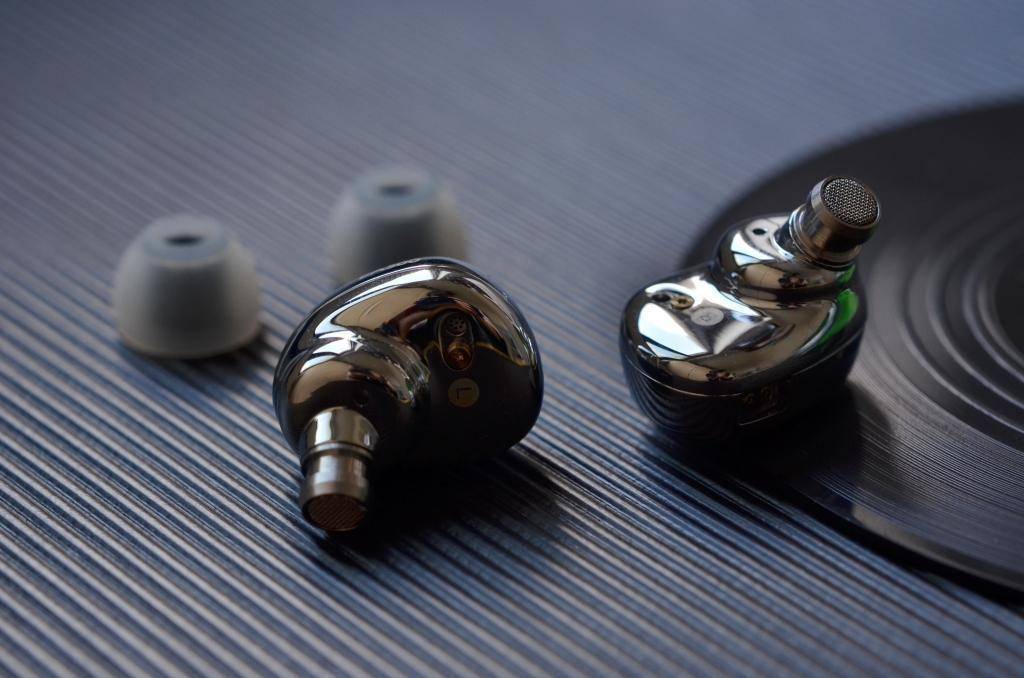 市面上可以换导音管调音的耳塞有蛮多的,但很多塞子都是增加了可玩性