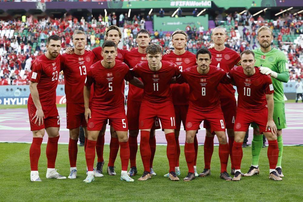 国际足联强制要求丹麦国家队在球衣上加入国旗_世界杯_hummel_劳工