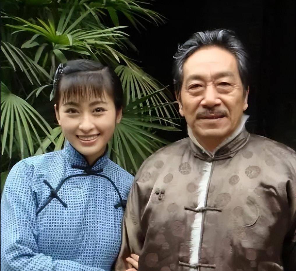 王奎荣:68岁娶小37岁饶芯语,71岁老来得子,如今幸福美满_年纪_演出