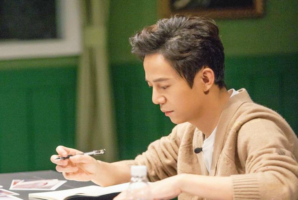 何炅抱着周迅痛哭被封:"好人缘"何炅出八卦后无一人为其发声_马东