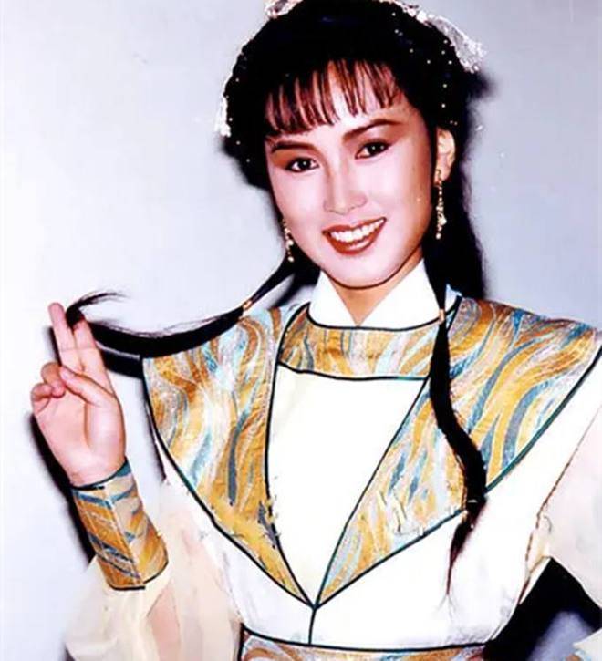 陈秀雯:在亚视无线都是收视福将,戏外为夫还债打拼一生_穆桂英_事业