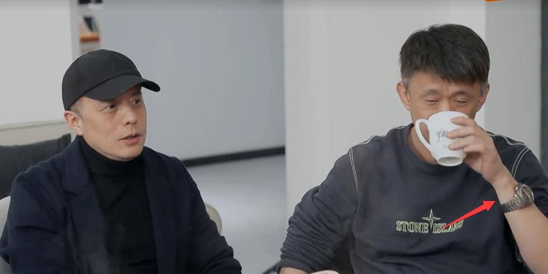 黄奕与大10岁男嘉宾同框像父女,男方爱情多,前女友们撞型黄奕_朋友