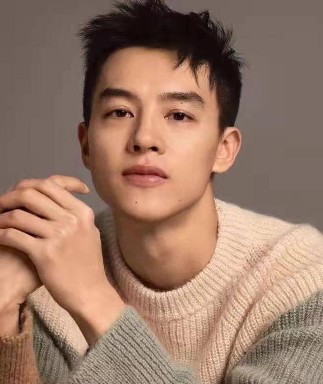 如果说尹昉在演艺圈属于"新人",想必没有人会质疑,但是说到尹昉的年龄