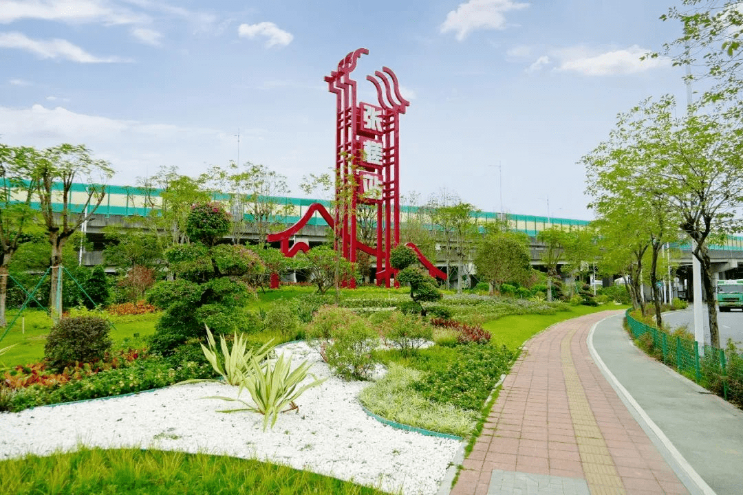 桥下空间及渠化岛绿地情况,推动张槎站绿化景观配套项目工程建设