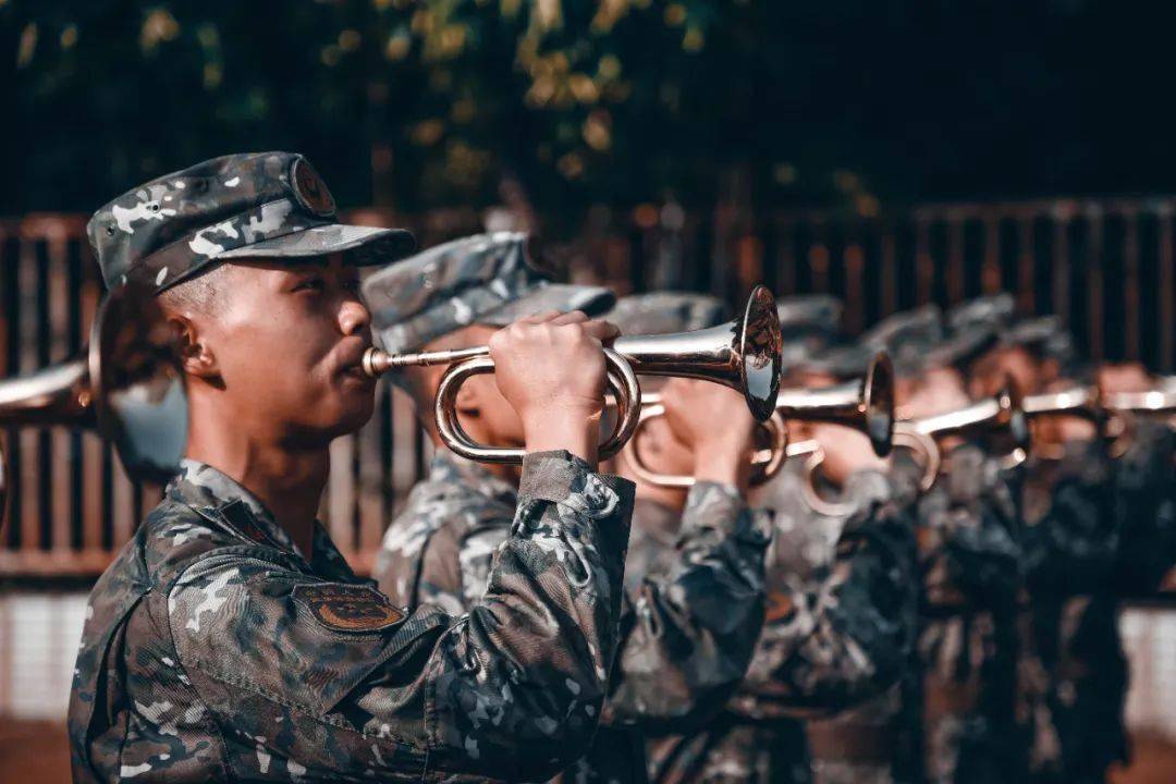 军号在手,使命在肩_训练_司号员_制度