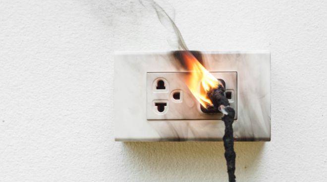 插线板着火可能是因为这些原因,注意提高警惕