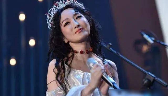 许多人已经知道了,当然,有些人并不知道,她就是《咚巴啦》与《自己美