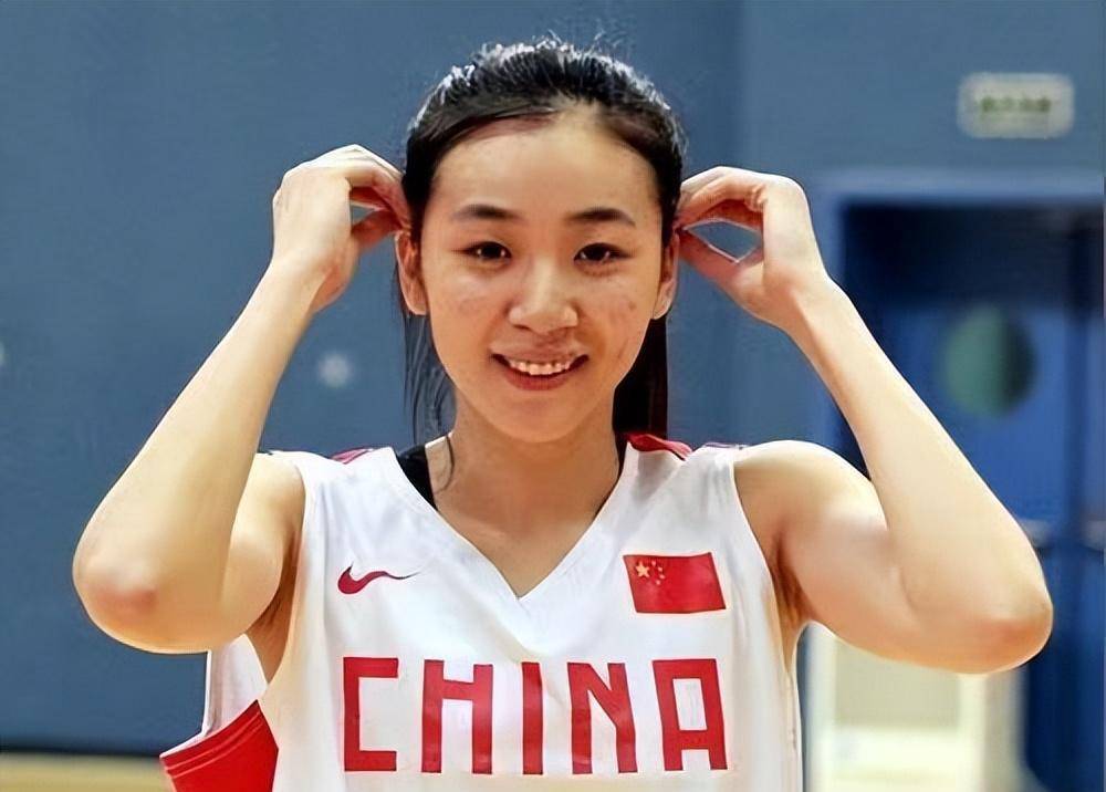熟悉中国女篮的球迷一定对赵爽的名字不陌生.