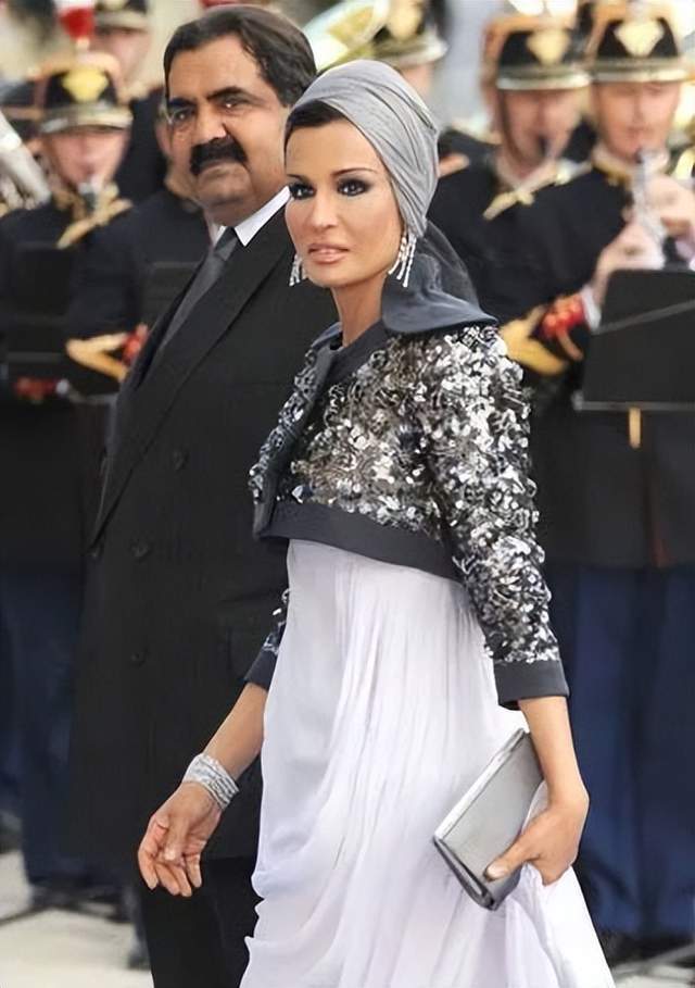卡塔尔王子的妈妈：仇人之女一路升为王太后，被称为中东武则天 