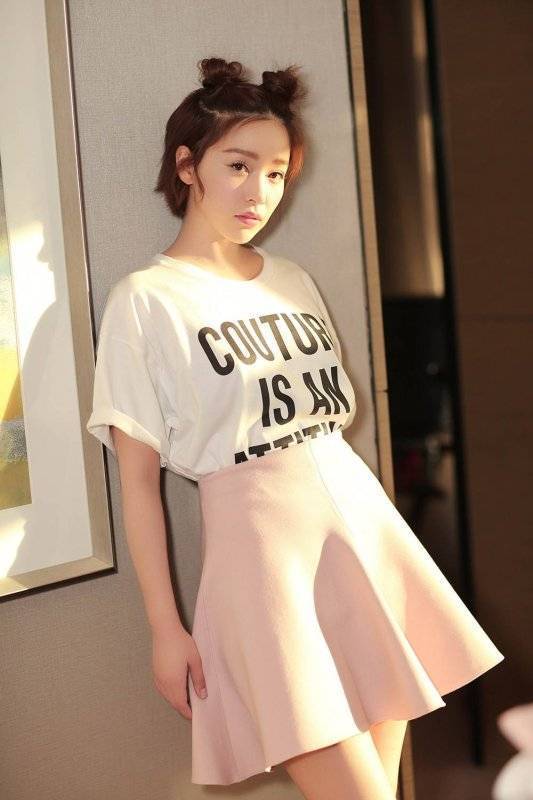 阚清子的双马尾造型有没有非常显青春?_显得_发型_发辫