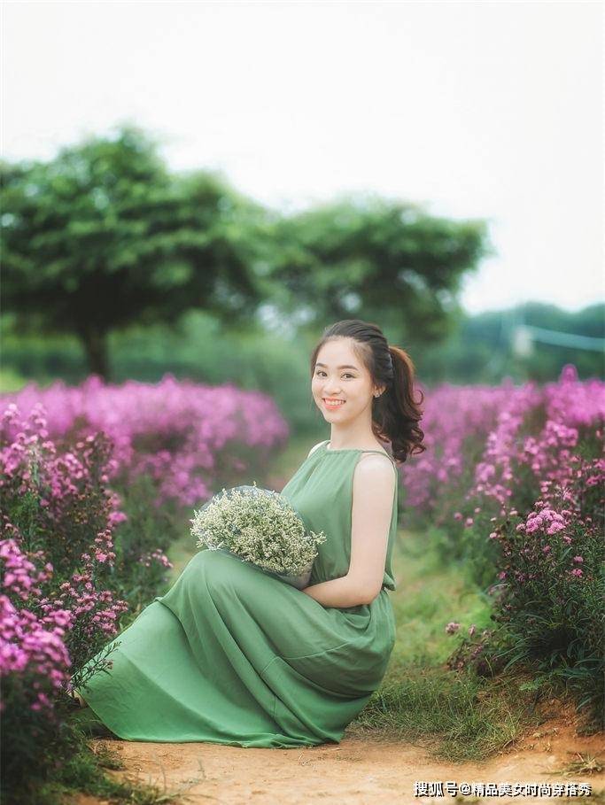 女人过了30岁,别再穿连衣裙了,试试这几款,优雅又有女人味_度假_的